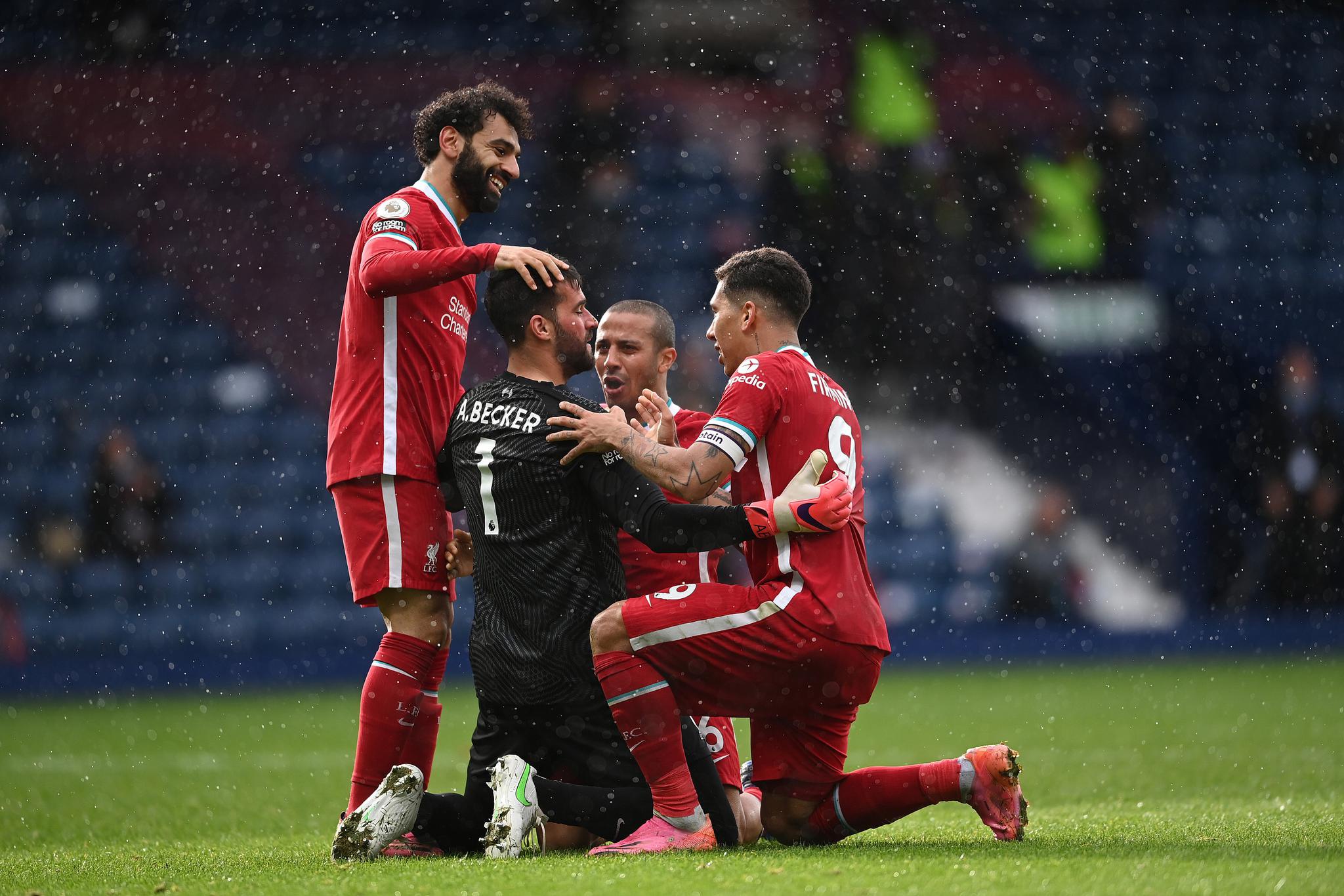 记者：诺坎普保安看到梅西后非常惊讶，当即就放他进去了（记者称梅西现身诺坎普令保安愕然，随即放行）