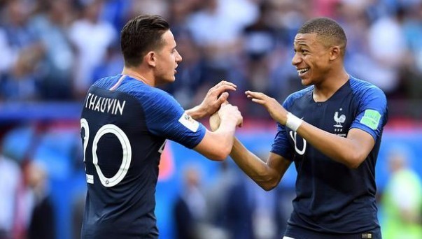 贵州12岁跳水小将全运会出场时做C罗庆祝动作：我喜欢C罗（全运会赛场，贵州12岁跳水新星亮相模仿C罗庆祝：表示喜欢C罗）